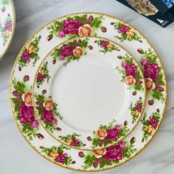 18 Piece Plate Set Old Country Roses