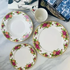 18 Piece Plate Set Old Country Roses