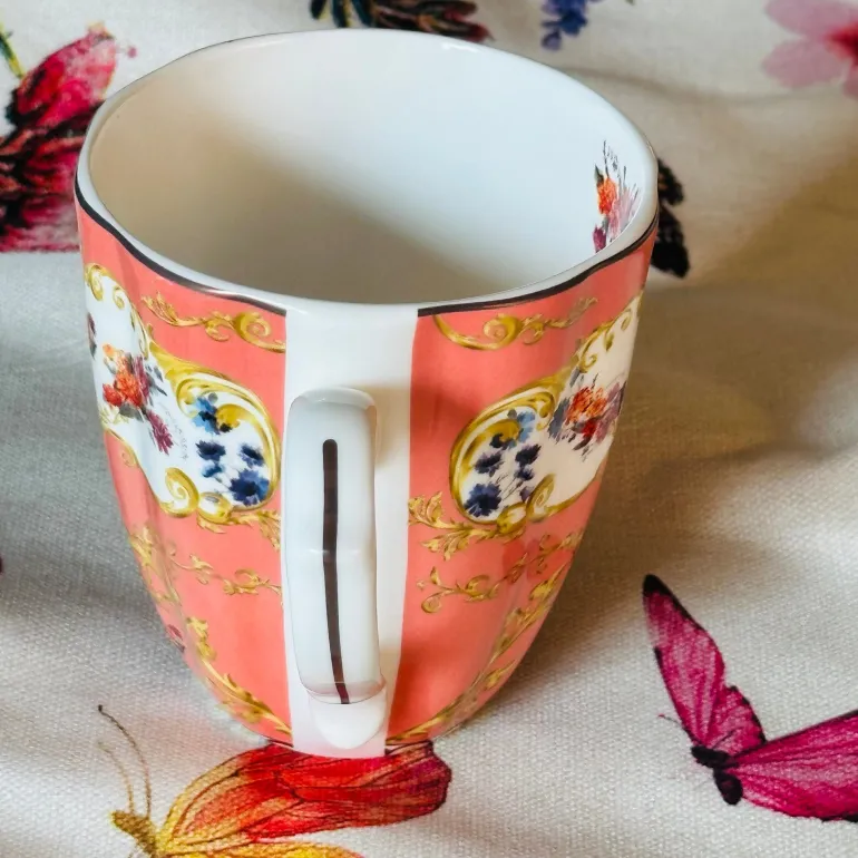 The Queen Garden Series -Caffeinated Chapters (single mug)